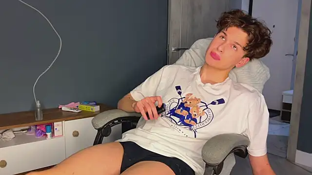 alyx garden online show from December 28, 8:15 pm