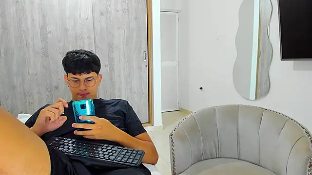 Snapshot of kittyandrick chatting on December 4, 7:17 am kittyandrick online show from December 4, 7:17 am