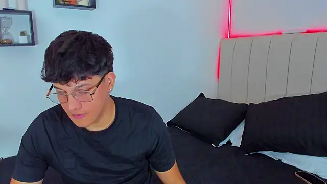 Snapshot of kittyandrick chatting on April 8, 9:53 am kittyandrick online show from April 8, 9:53 am