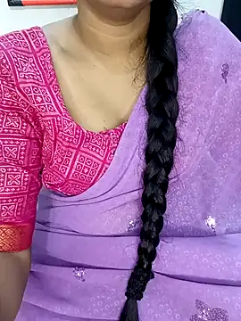 Snapshot of Lovely_mam444 chatting on December 23, 5:22 pm Lovely mam444 online show from December 23, 5:22 pm