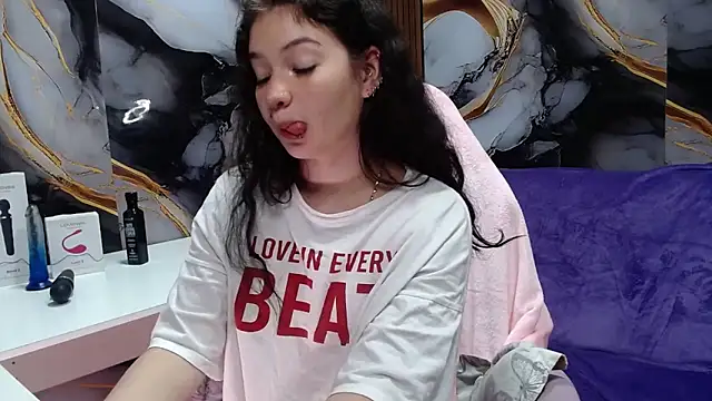 Snapshot of lilimini032 chatting on June 22, 8:06 pm lilimini032 online show from June 22, 8:06 pm