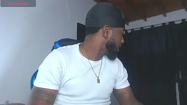 Snapshot of Drake_Nassir4 chatting on June 12, 4:44 am Drake Nassir4 online show from June 12, 4:44 am