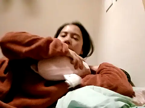 Snapshot of doggiepossession chatting on January 31, 3:11 pm doggiepossession online show from January 31, 3:11 pm