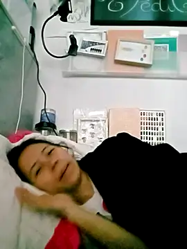 Snapshot of doggiepossession chatting on March 9, 6:50 am doggiepossession online show from March 9, 6:50 am