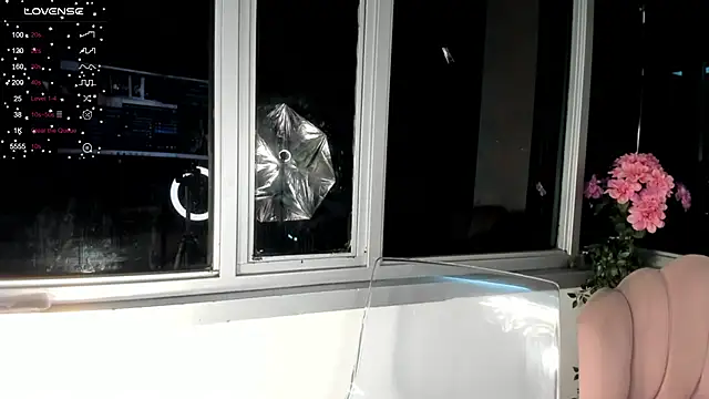 Snapshot of Megan_Lim chatting on December 18, 10:19 am Megan Lim online show from December 18, 10:19 am