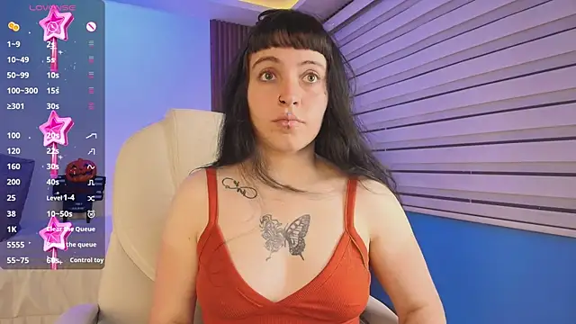 Snapshot of Lucy_Smith2 chatting on October 17, 7:49 pm Lucy Smith2 online show from October 17, 7:49 pm