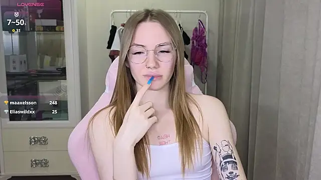 littlevildevil online show from February 11, 3:40 pm