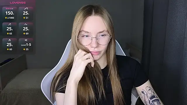 littlevildevil online show from February 7, 11:03 am