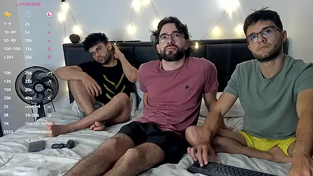 Snapshot of crisandrews chatting on January 6, 4:47 am crisandrews online show from January 6, 4:47 am