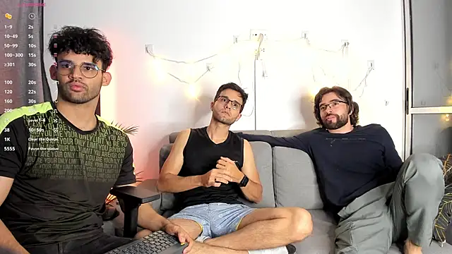 Snapshot of crisandrews chatting on January 15, 3:43 am crisandrews online show from January 15, 3:43 am