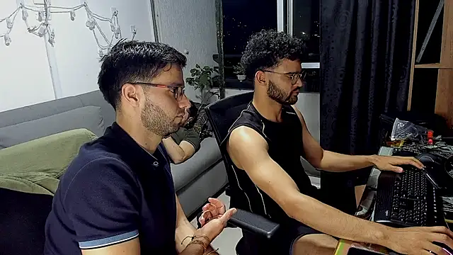 Snapshot of crisandrews chatting on February 12, 3:29 am crisandrews online show from February 12, 3:29 am