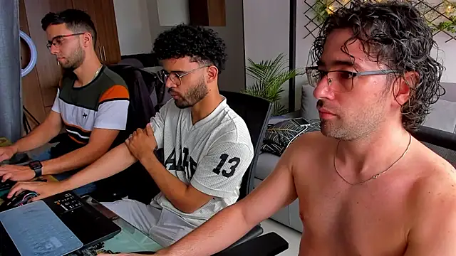 crisandrews online show from March 17, 4:11 pm