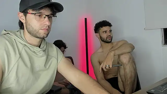 Snapshot of crisandrews chatting on September 16, 2:45 am crisandrews online show from September 16, 2:45 am