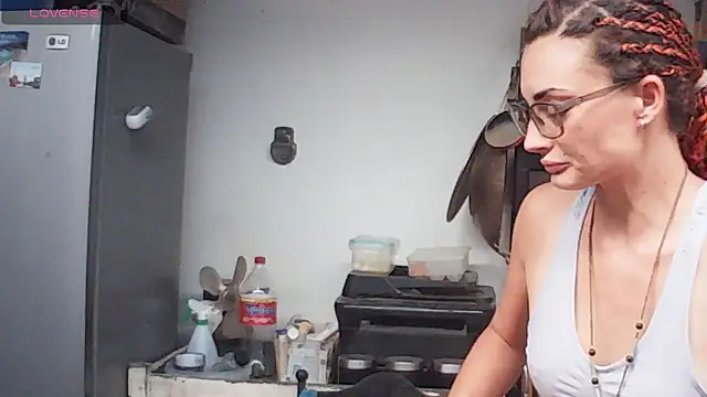 hornyhippies0080 online show from March 3, 2:01 pm