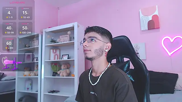 Ian Castillo  online show from January 29, 11:09 am