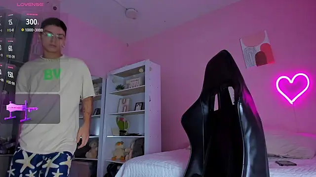 Ian Castillo  online show from March 21, 11:22 am