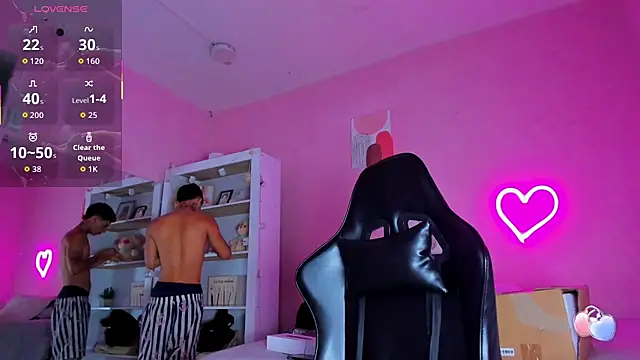 Ian Castillo  online show from September 15, 11:21 am