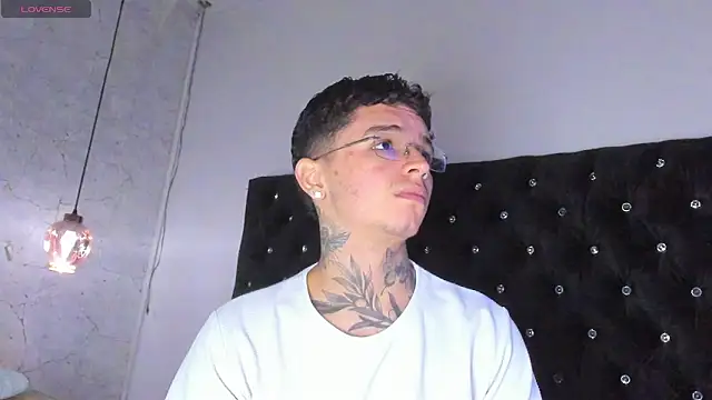 Ian Castillo  online show from October 1, 11:16 am