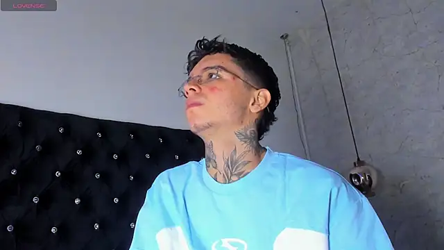 Ian Castillo  online show from October 21, 11:11 am