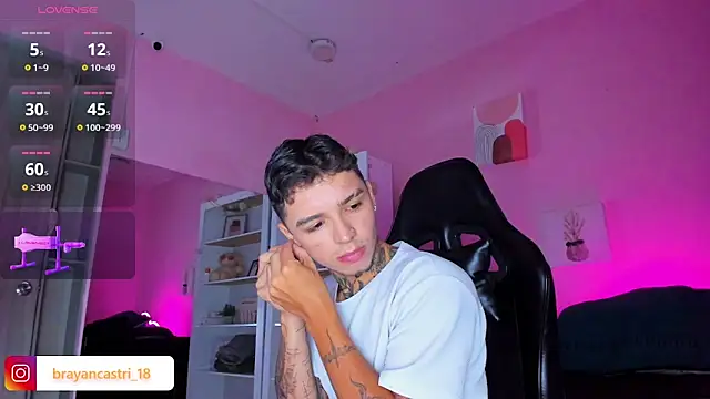 Ian Castillo  online show from October 25, 11:29 am