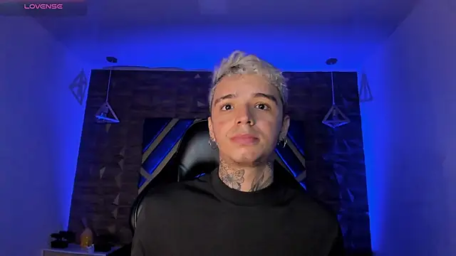 Ian Castillo  online show from February 25, 11:20 am