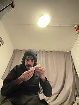 Snapshot of wolfwhite95 chatting on November 7, 12:32 am wolfwhite95 online show from November 7, 12:32 am