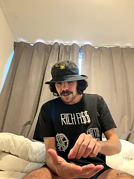 Snapshot of wolfwhite95 chatting on November 11, 1:33 pm wolfwhite95 online show from November 11, 1:33 pm