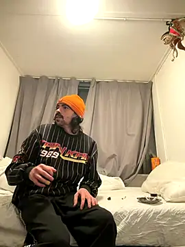 Snapshot of wolfwhite95 chatting on January 5, 10:35 pm wolfwhite95 online show from January 5, 10:35 pm