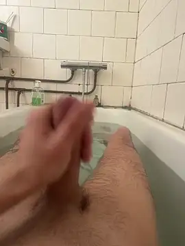 Snapshot of wolfwhite95 chatting on February 19, 10:44 am wolfwhite95 online show from February 19, 10:44 am