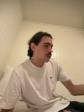 Snapshot of wolfwhite95 chatting on February 26, 11:59 pm wolfwhite95 online show from February 26, 11:59 pm