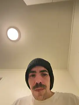 Snapshot of wolfwhite95 chatting on February 28, 6:25 am wolfwhite95 online show from February 28, 6:25 am