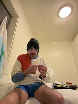 Snapshot of wolfwhite95 chatting on March 3, 12:17 am wolfwhite95 online show from March 3, 12:17 am