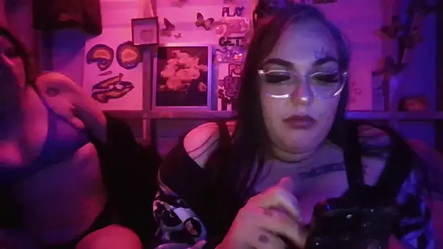 Snapshot of s6tan6whor6 chatting on February 8, 9:24 am s6tan6whor6 online show from February 8, 9:24 am