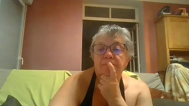 Snapshot of Vandeae44 chatting on October 29, 8:54 pm Vandeae44 online show from October 29, 8:54 pm