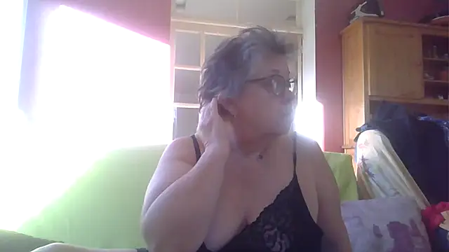 Snapshot of Vandeae44 chatting on December 2, 9:36 am Vandeae44 online show from December 2, 9:36 am