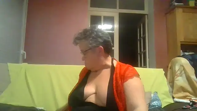 Snapshot of Vandeae44 chatting on December 18, 7:09 pm Vandeae44 online show from December 18, 7:09 pm