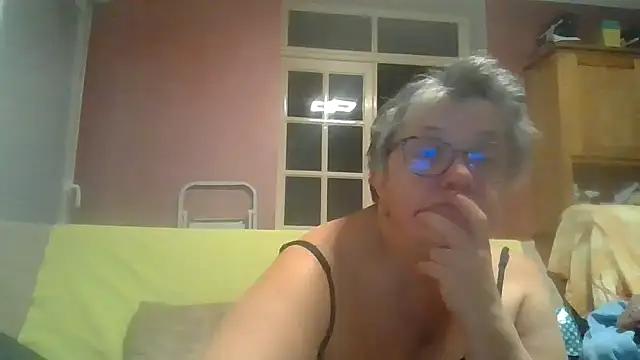 Snapshot of Vandeae44 chatting on January 5, 8:45 pm Vandeae44 online show from January 5, 8:45 pm