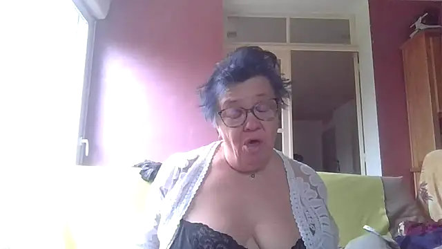 Snapshot of Vandeae44 chatting on January 18, 10:30 am Vandeae44 online show from January 18, 10:30 am