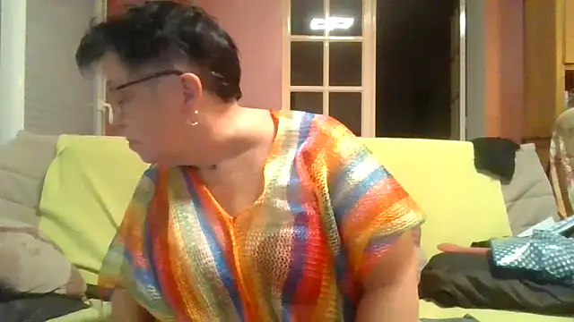 Snapshot of Vandeae44 chatting on February 2, 8:51 pm Vandeae44 online show from February 2, 8:51 pm
