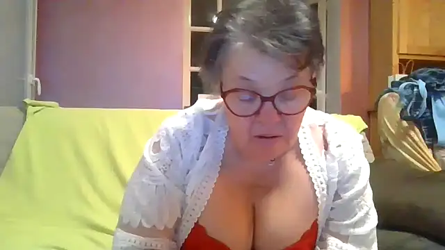 Snapshot of Vandeae44 chatting on March 17, 9:07 pm Vandeae44 online show from March 17, 9:07 pm