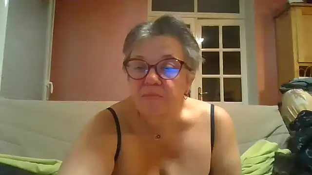 Snapshot of Vandeae44 chatting on March 29, 7:25 pm Vandeae44 online show from March 29, 7:25 pm