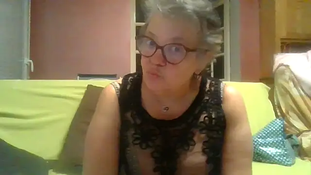 Snapshot of Vandeae44 chatting on April 30, 8:57 pm Vandeae44 online show from April 30, 8:57 pm