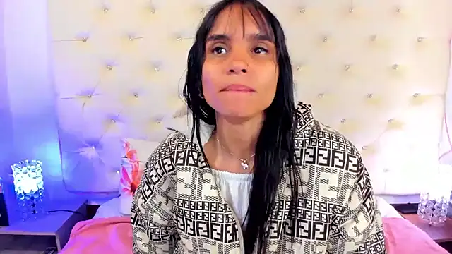 sophie pariss online show from February 12, 9:20 am