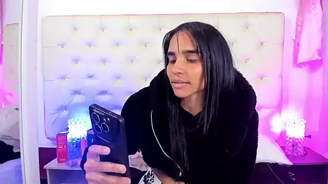 sophie pariss online show from February 27, 7:12 am