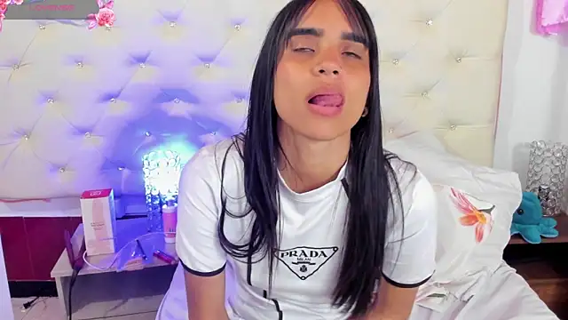 sophie pariss online show from March 11, 8:41 am