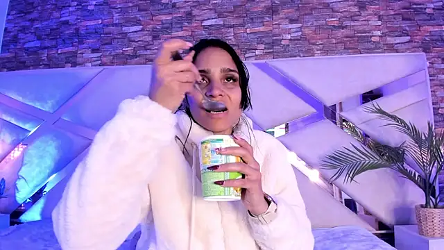 sophie pariss online show from December 23, 4:10 am