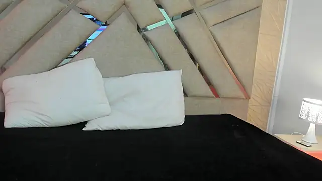 sophie pariss online show from April 1, 3:07 am