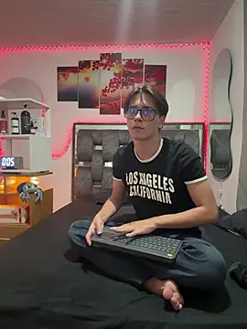 Alex and Fabian online show from May 25, 4:51 am