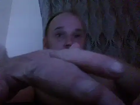 Snapshot of FROL83 chatting on April 5, 7:55 pm FROL83 online show from April 5, 7:55 pm
