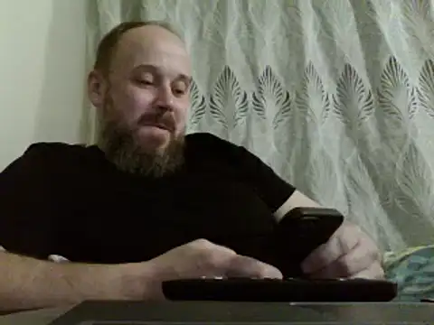 Snapshot of FROL83 chatting on April 7, 7:47 pm FROL83 online show from April 7, 7:47 pm